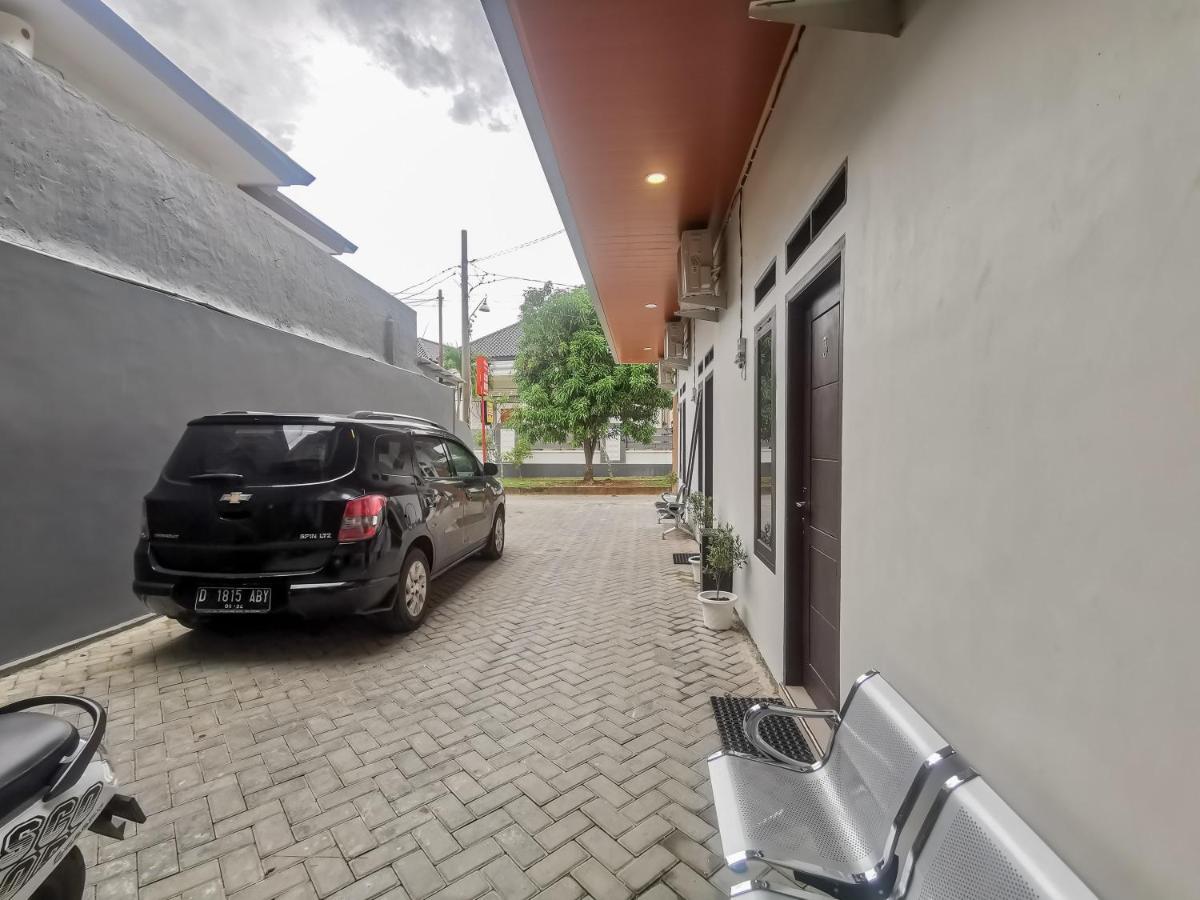 Отель Reddoorz @ Jalan Urip Sumoharjo Lampung Бандар-Лампунг Экстерьер фото