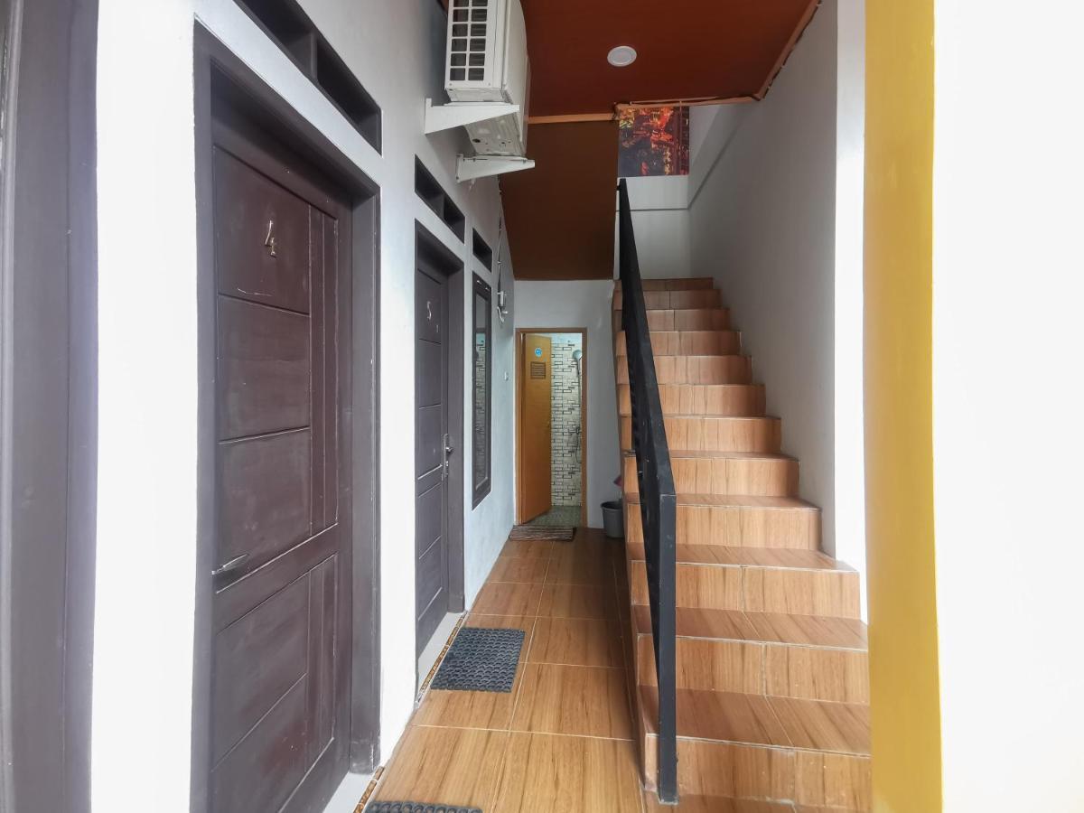 Отель Reddoorz @ Jalan Urip Sumoharjo Lampung Бандар-Лампунг Экстерьер фото