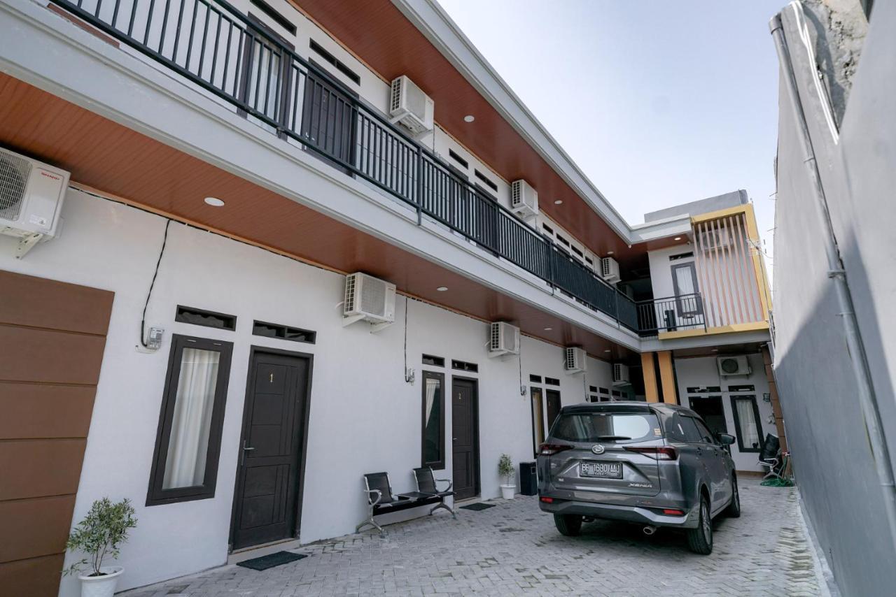 Отель Reddoorz @ Jalan Urip Sumoharjo Lampung Бандар-Лампунг Экстерьер фото
