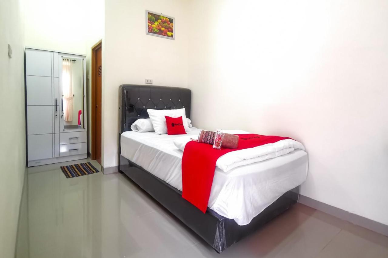 Отель Reddoorz @ Jalan Urip Sumoharjo Lampung Бандар-Лампунг Экстерьер фото