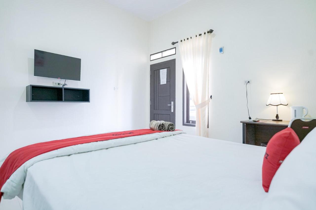 Отель Reddoorz @ Jalan Urip Sumoharjo Lampung Бандар-Лампунг Экстерьер фото