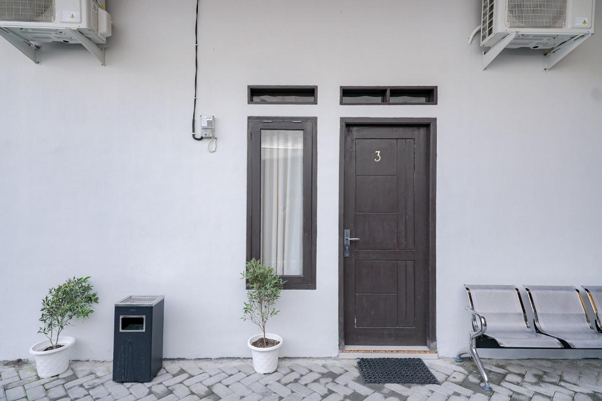Отель Reddoorz @ Jalan Urip Sumoharjo Lampung Бандар-Лампунг Экстерьер фото