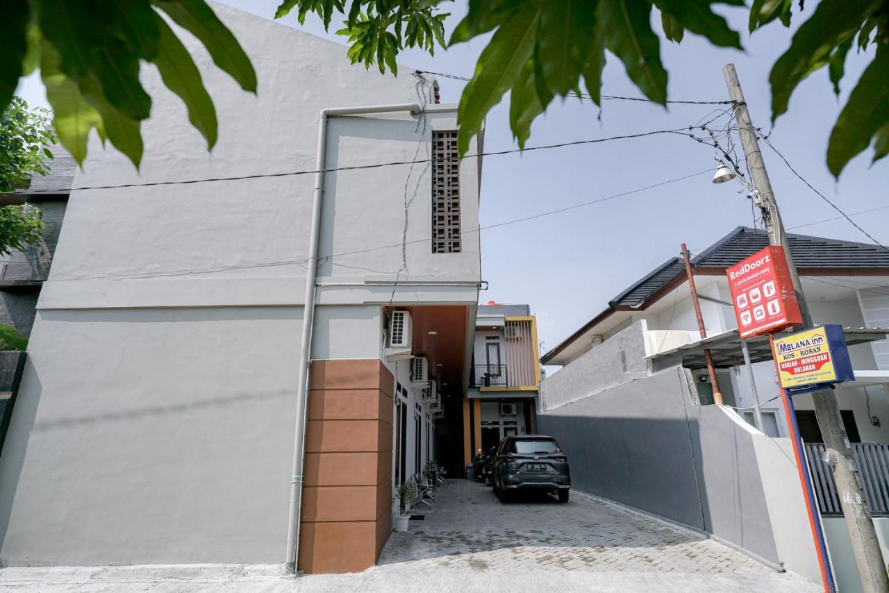 Отель Reddoorz @ Jalan Urip Sumoharjo Lampung Бандар-Лампунг Экстерьер фото