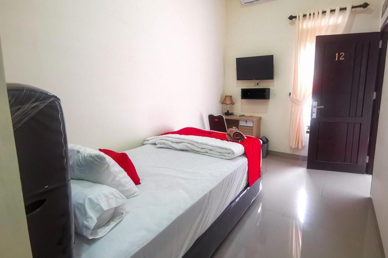 Отель Reddoorz @ Jalan Urip Sumoharjo Lampung Бандар-Лампунг Экстерьер фото