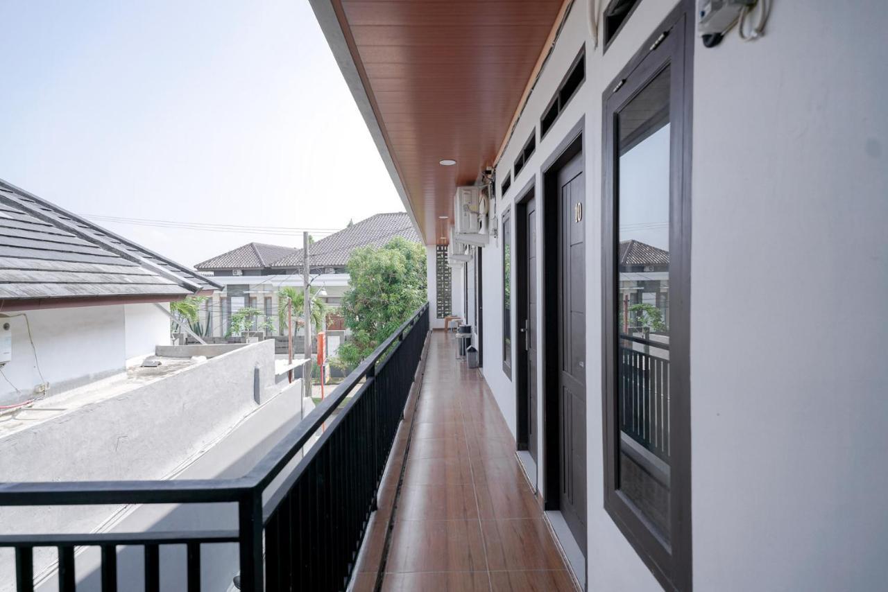 Отель Reddoorz @ Jalan Urip Sumoharjo Lampung Бандар-Лампунг Экстерьер фото